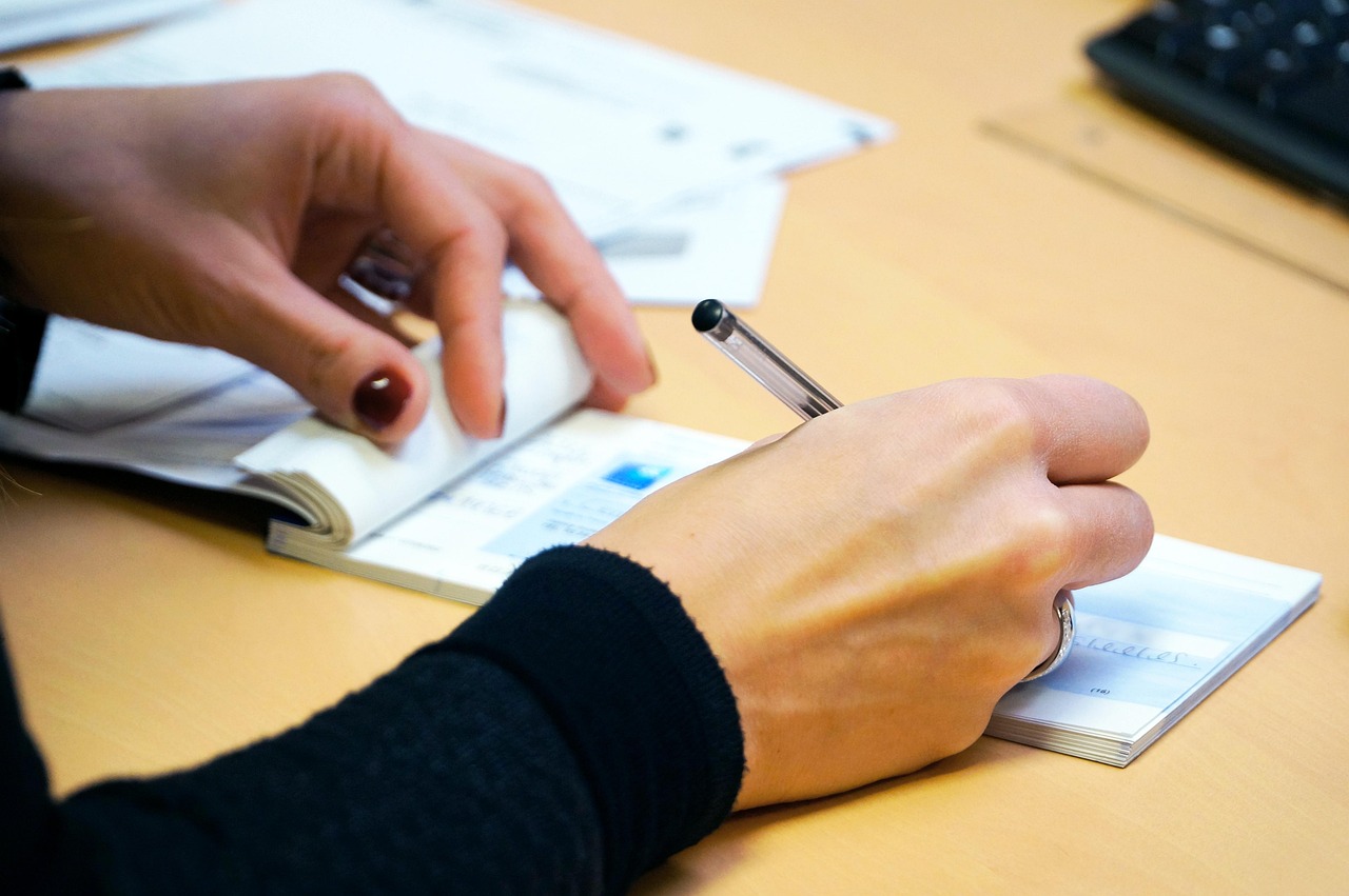 Formas inteligentes de administrar tu dinero personal y aumentar ingresos con estrategias prácticas de finanzas personales