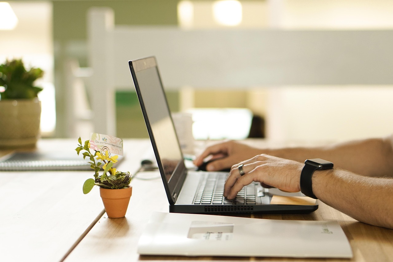 Descubre como aumentar tus ingresos sin salir de casa con estrategias efectivas y comprobadas de trabajo remoto